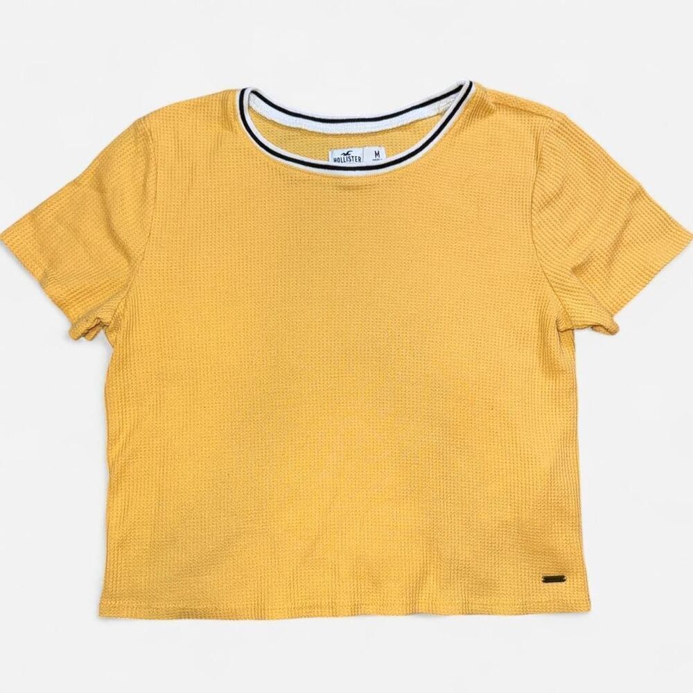 Hollister Yellow Waffle Tee with White and Black Neck Piping Detail; Size Medium